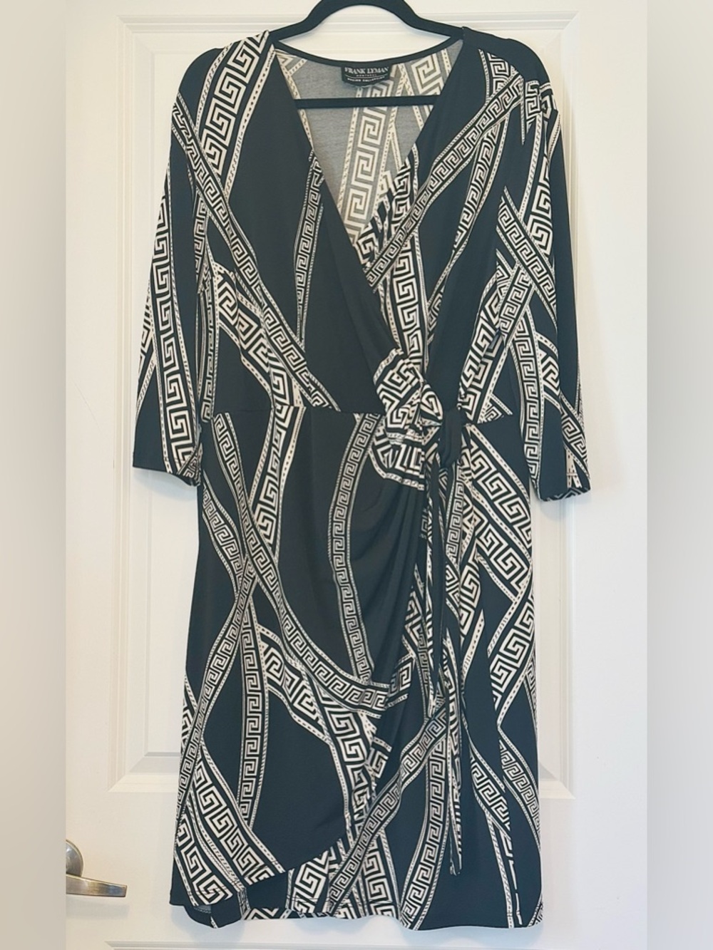 FRANK LYMAN Dress Black White Abstract Surplice Neckline Wrap Side Tie Sz 2X